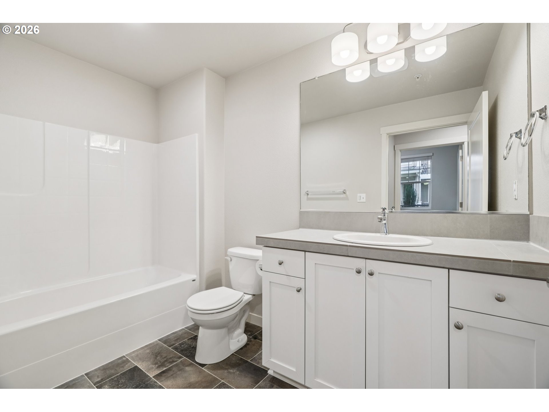 Photo #23: 251879317 Listing: Photo #23