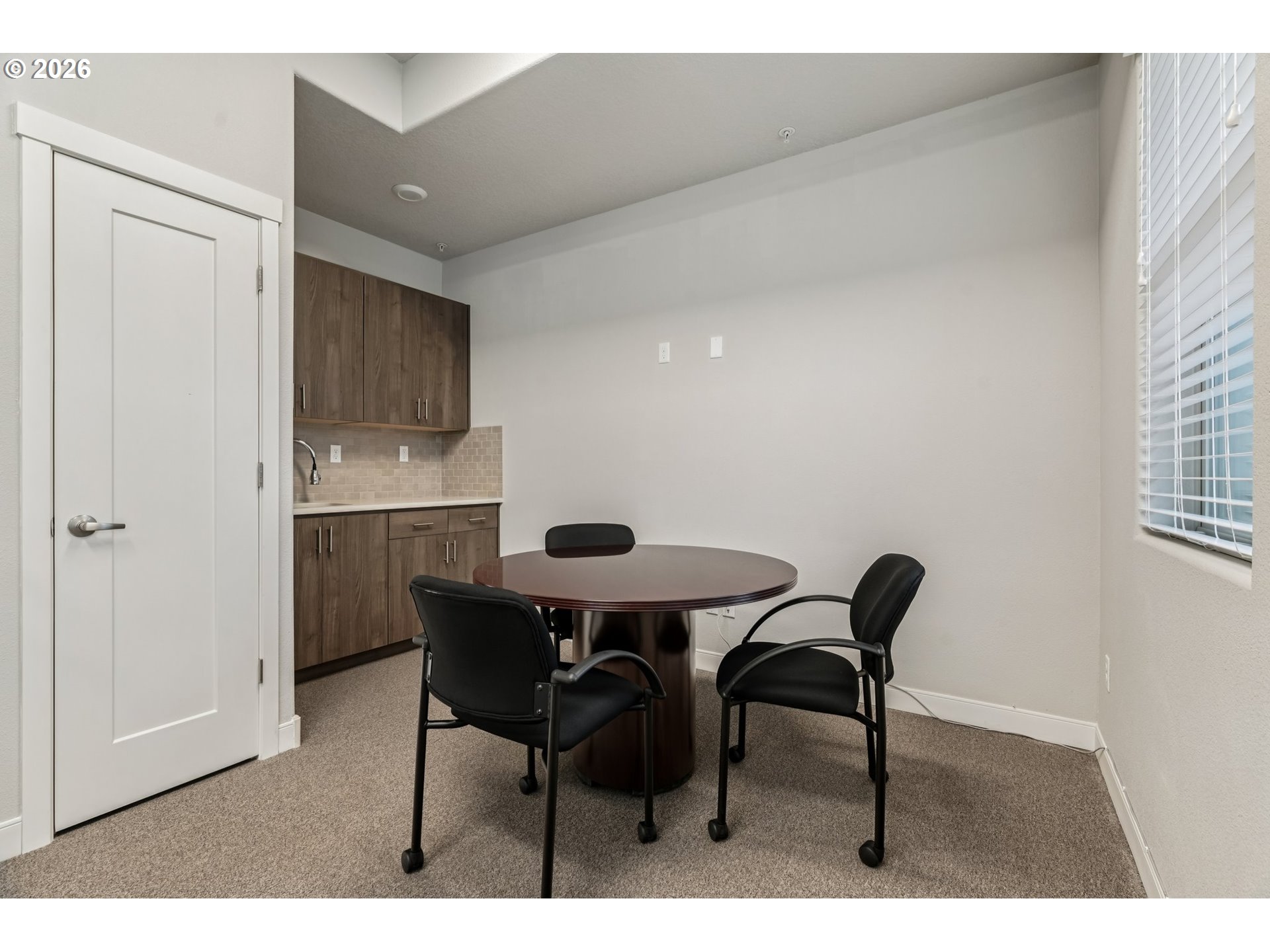 Photo #2: 251879317 Listing: Photo #2