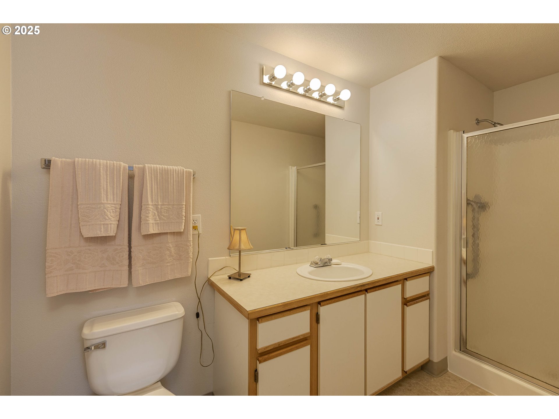 Photo #8: 252159793 Listing: Photo #8