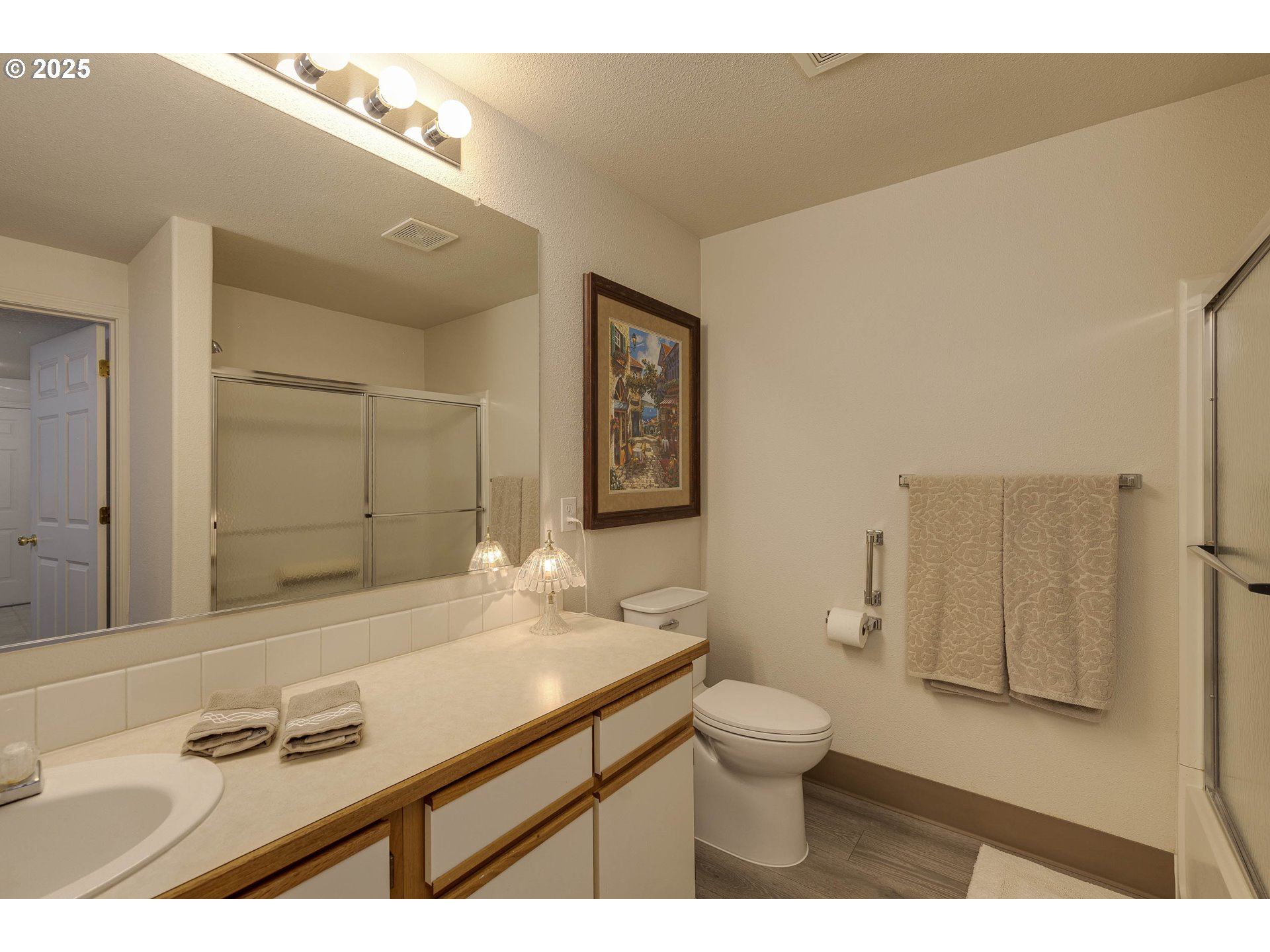 Photo #11: 252159793 Listing: Photo #11
