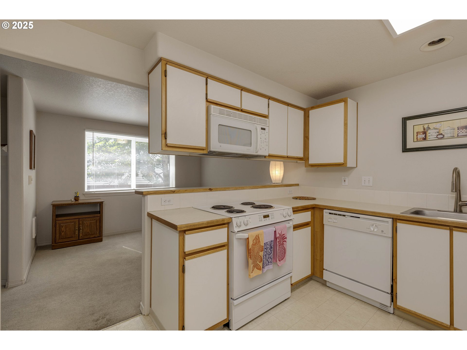 Photo #13: 252159793 Listing: Photo #13