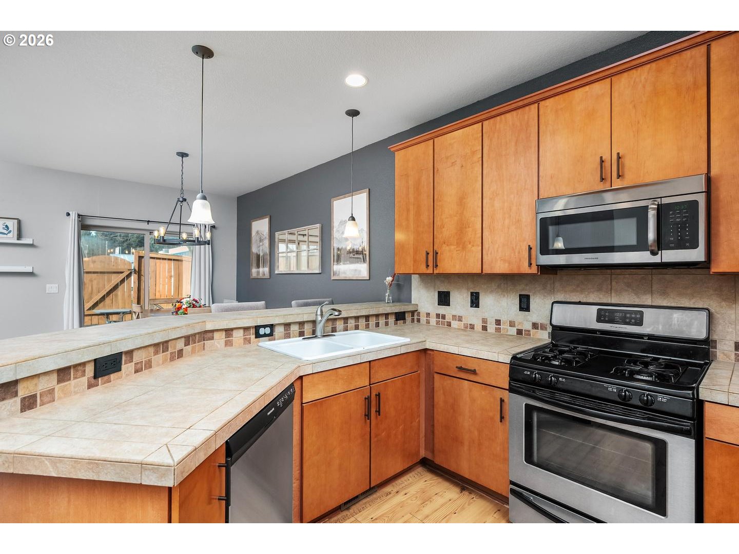 Photo #12: 252561399 Listing: Photo #12