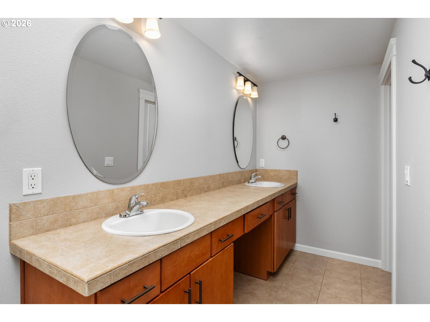 Photo #16: 252561399 Listing: Photo #16