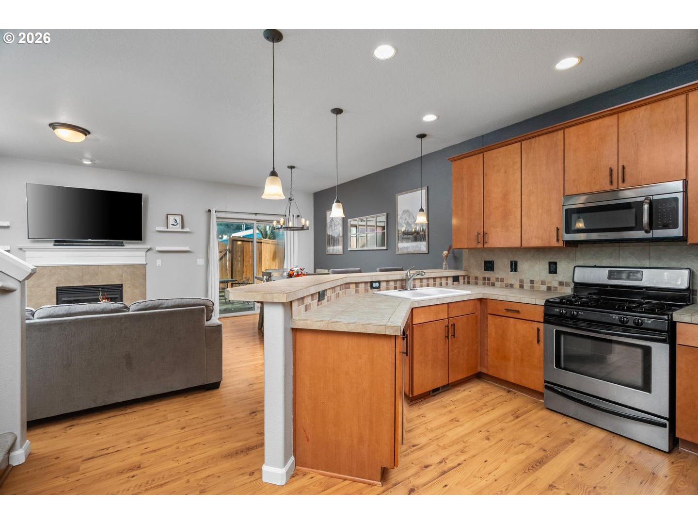 Photo #4: 252561399 Listing: Photo #4