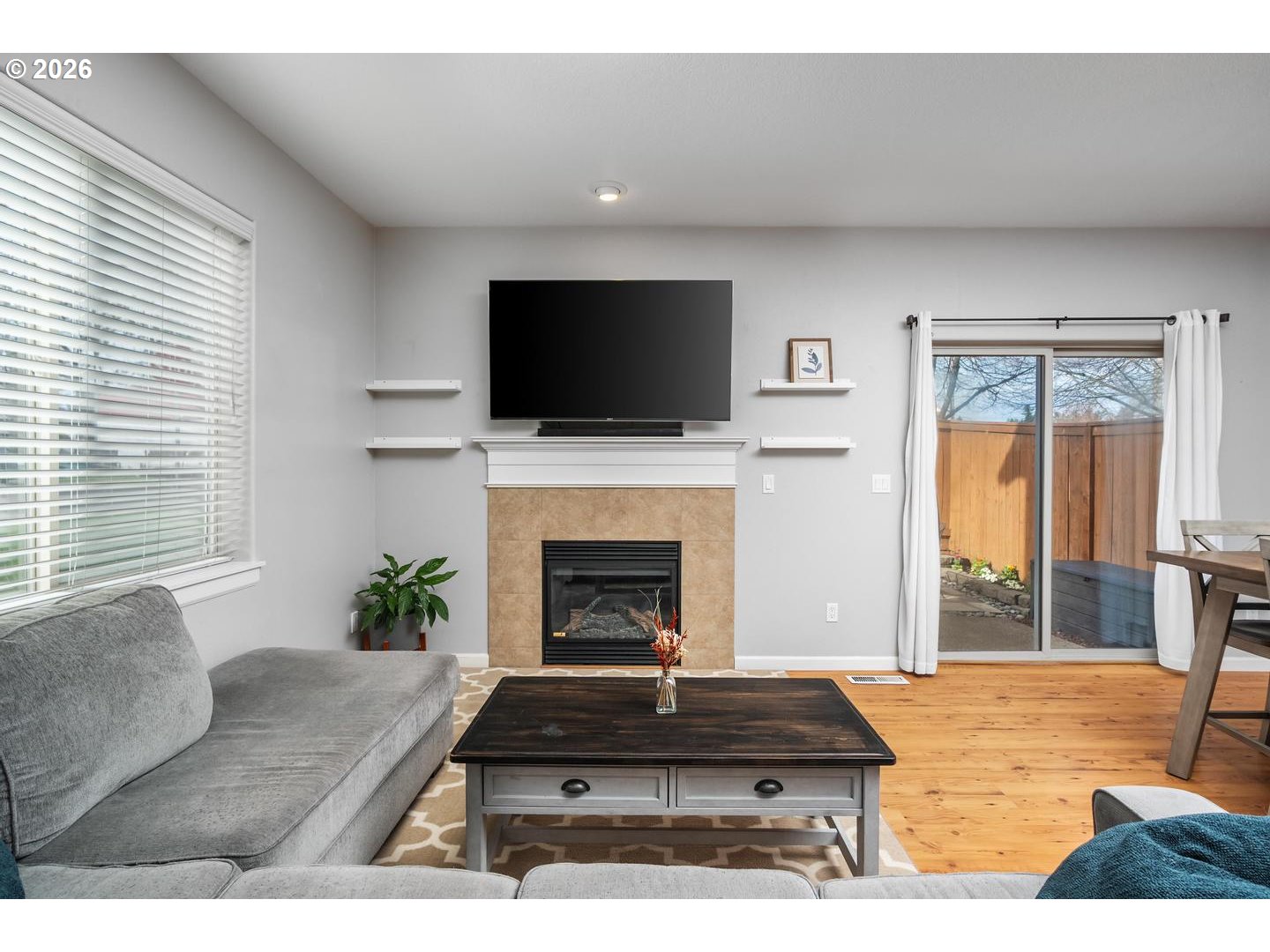 Photo #6: 252561399 Listing: Photo #6