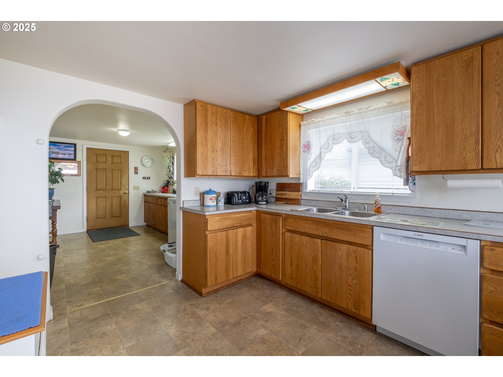 318 N HIGHWAY 101, Depoe Bay, OR, 97341