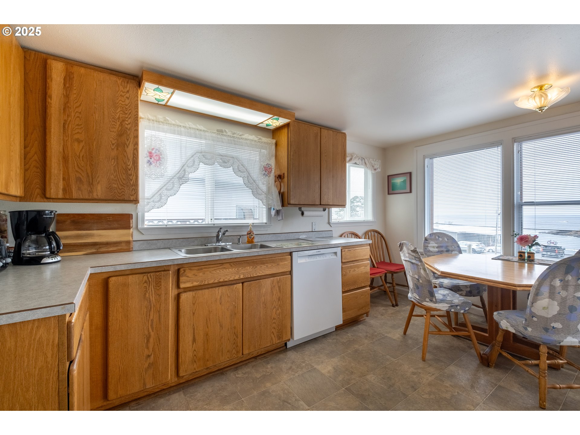 318 N HIGHWAY 101, Depoe Bay, OR, 97341