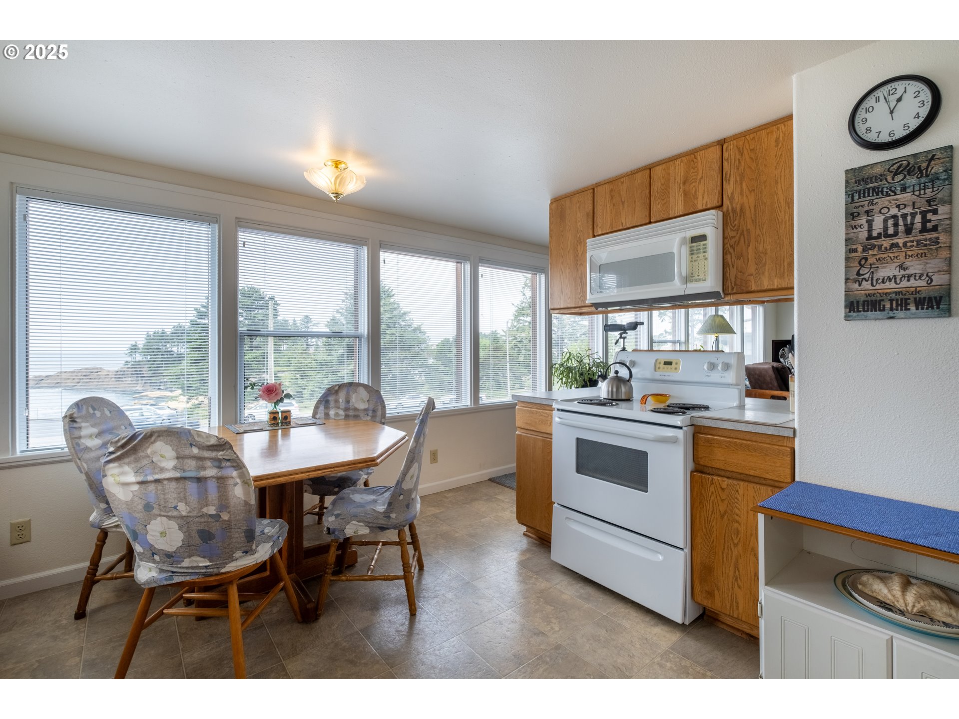318 N HIGHWAY 101, Depoe Bay, OR, 97341