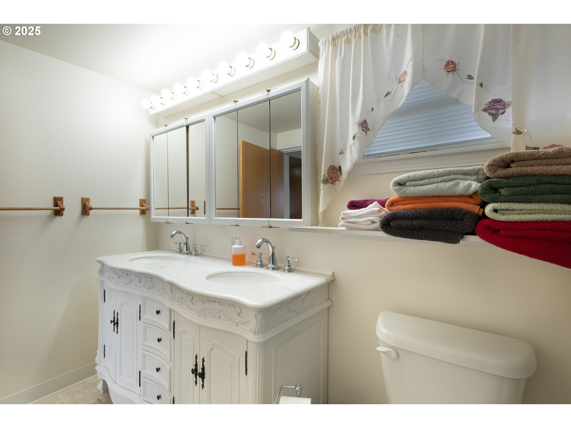 318 N HIGHWAY 101, Depoe Bay, OR, 97341