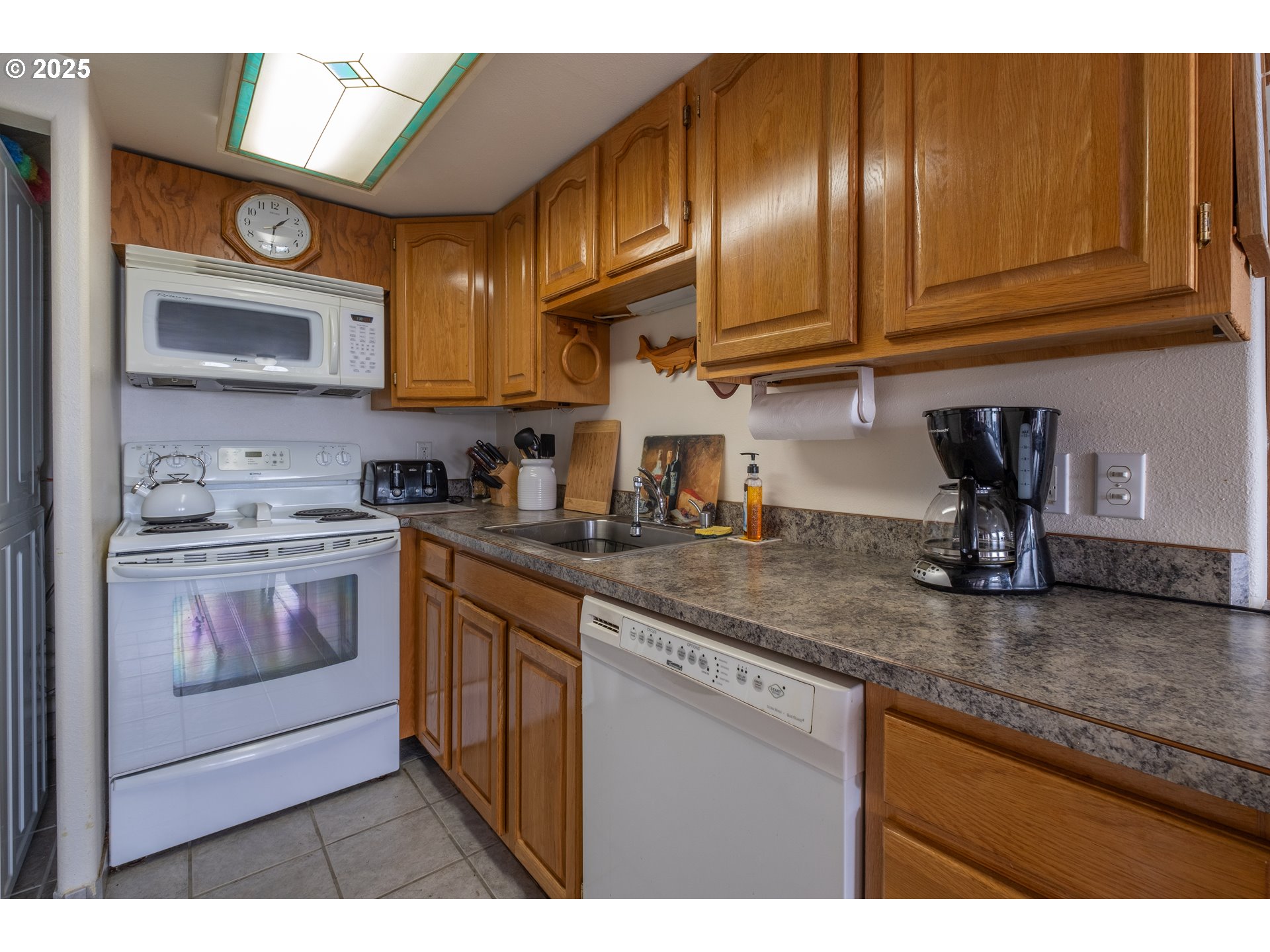 318 N HIGHWAY 101, Depoe Bay, OR, 97341