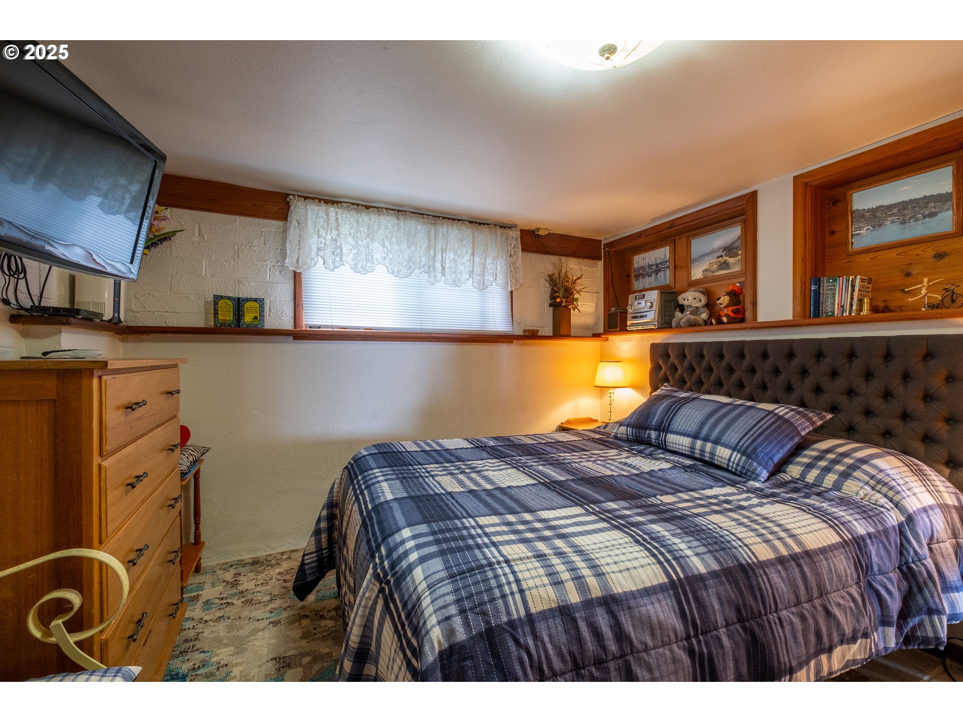 318 N HIGHWAY 101, Depoe Bay, OR, 97341