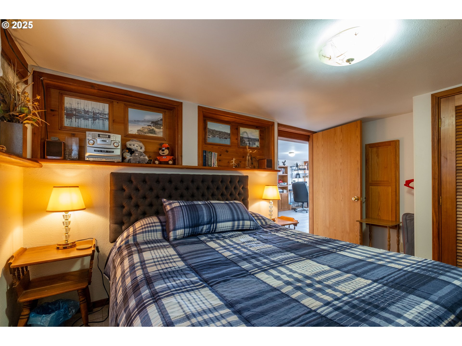 318 N HIGHWAY 101, Depoe Bay, OR, 97341