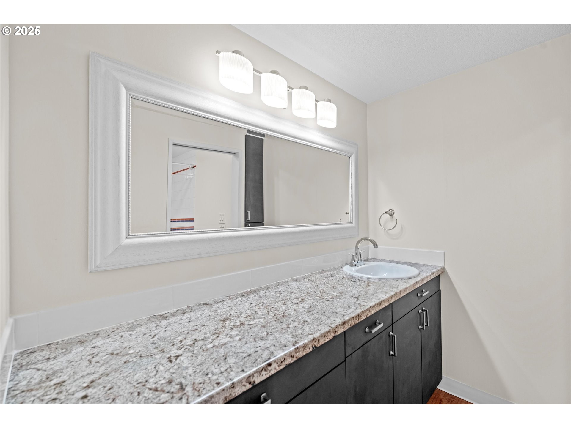 Photo #23: 256026999 Listing: Photo #23