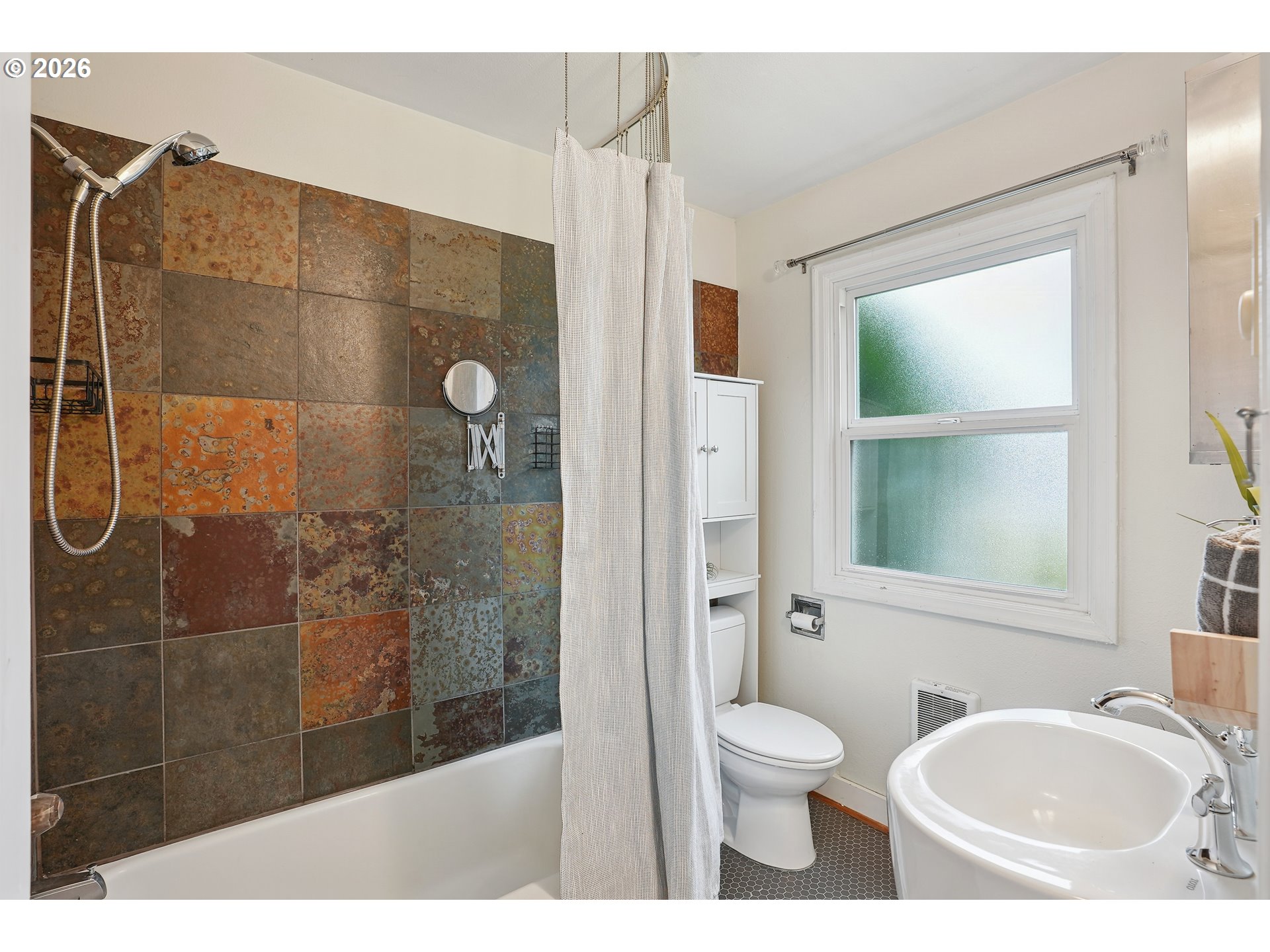 Photo #10: 256207096 Listing: Photo #10