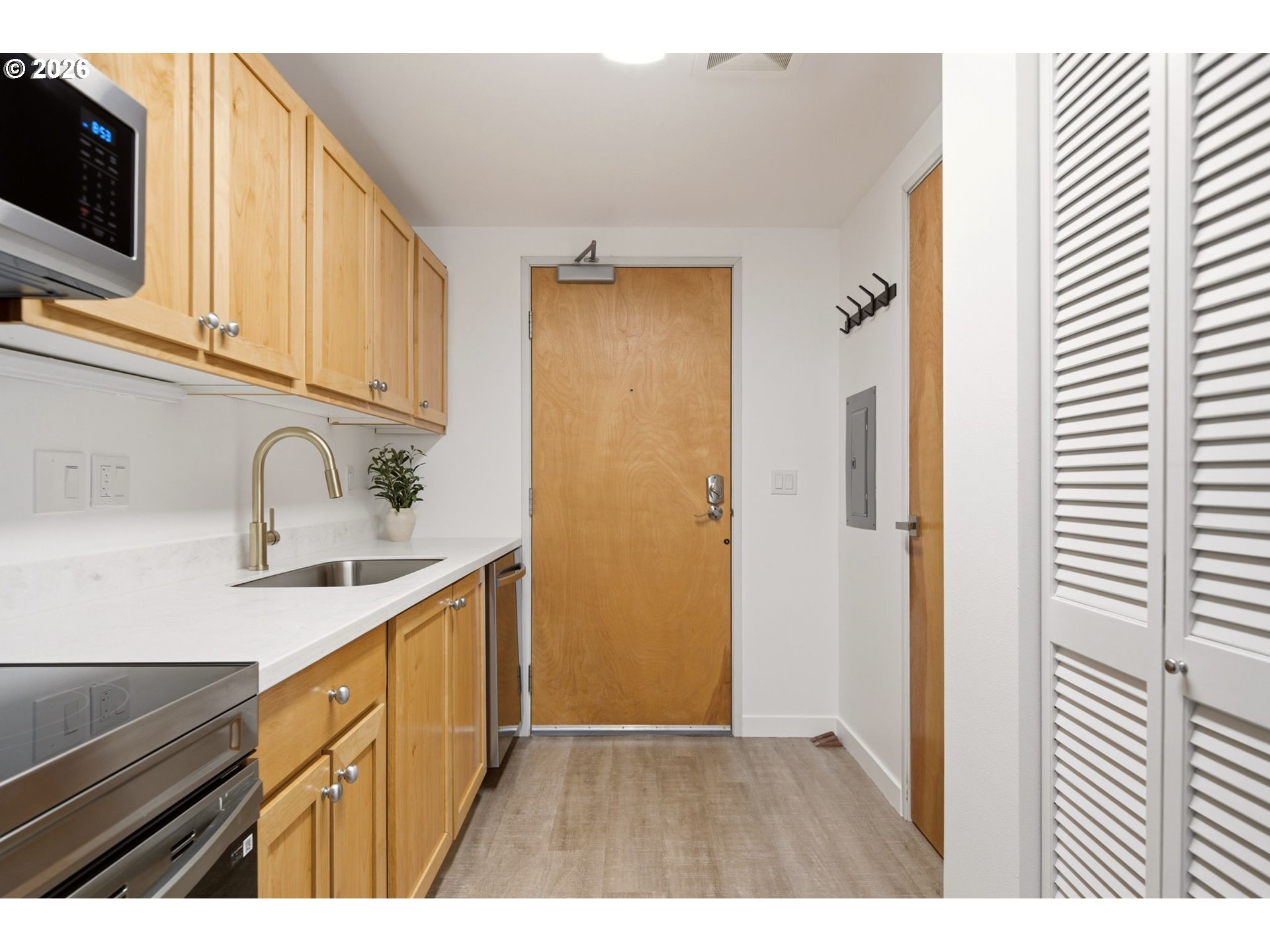 Photo #3: 257429344 Listing: Photo #3