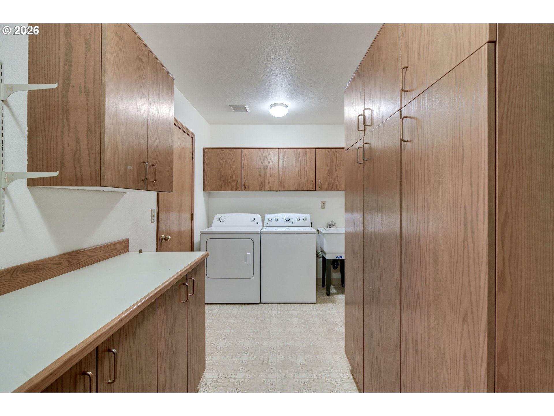 Photo #5: 257547946 Listing: Photo #5