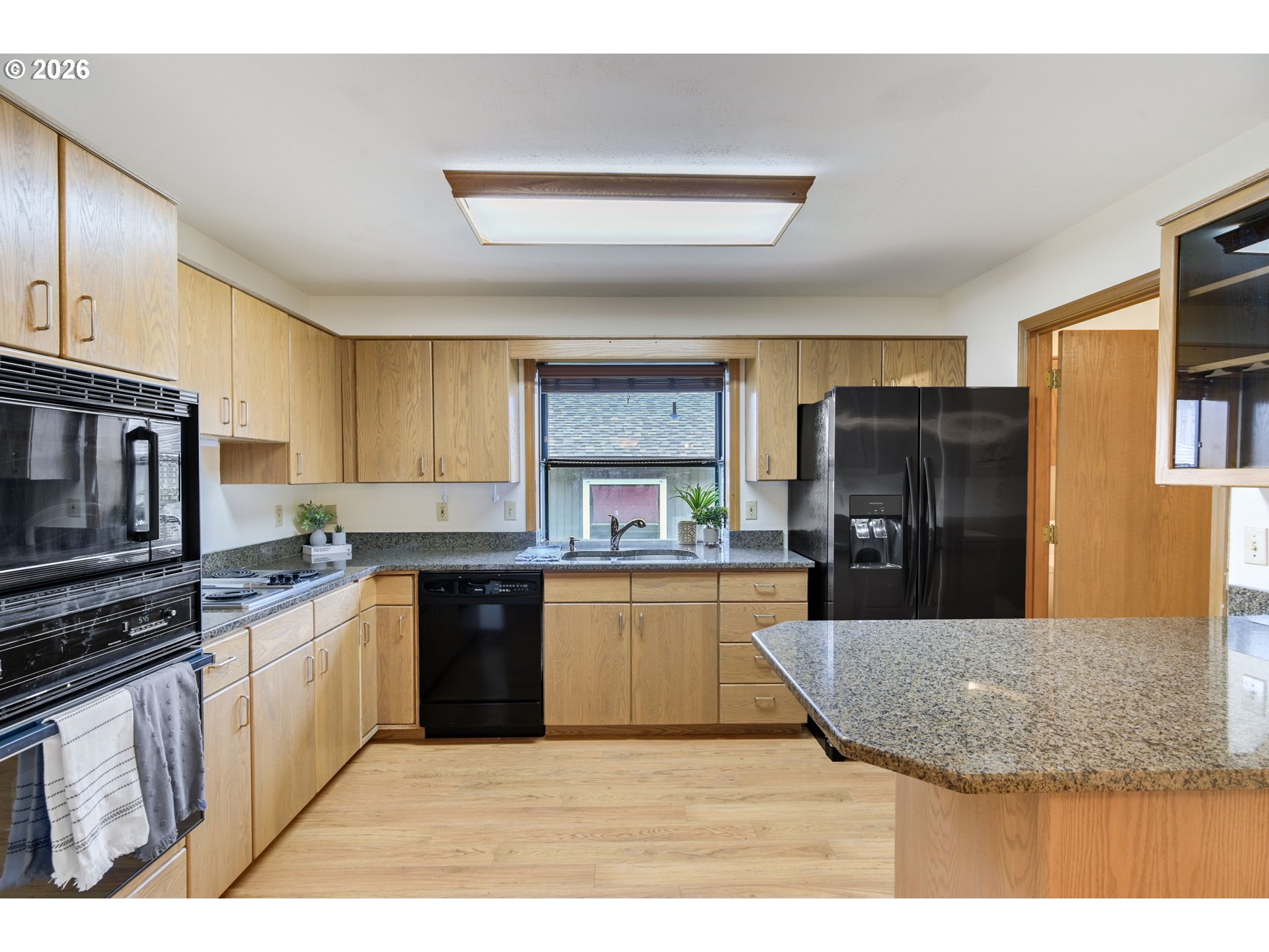 Photo #2: 257547946 Listing: Photo #2