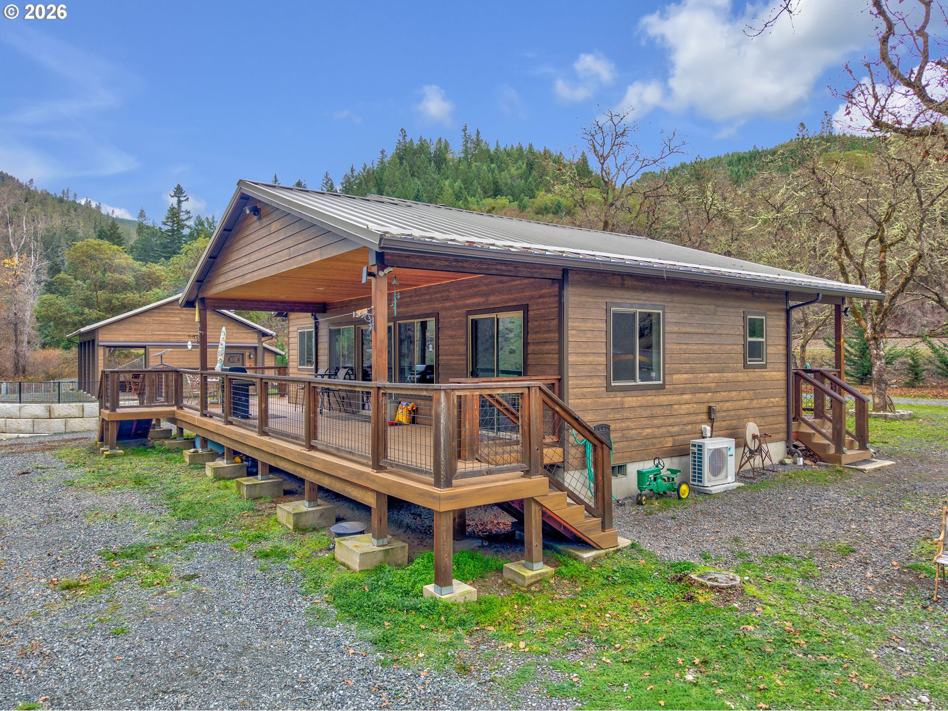 Photo of 4696 COW CREEK RD Riddle OR 97469