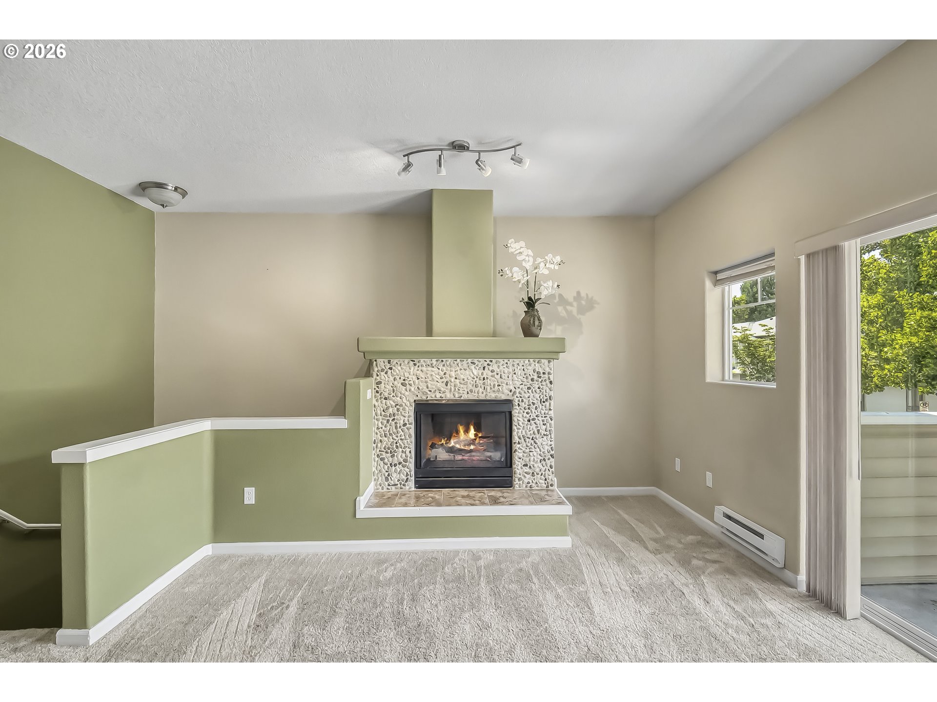 Photo #3: 258300327 Listing: Photo #3