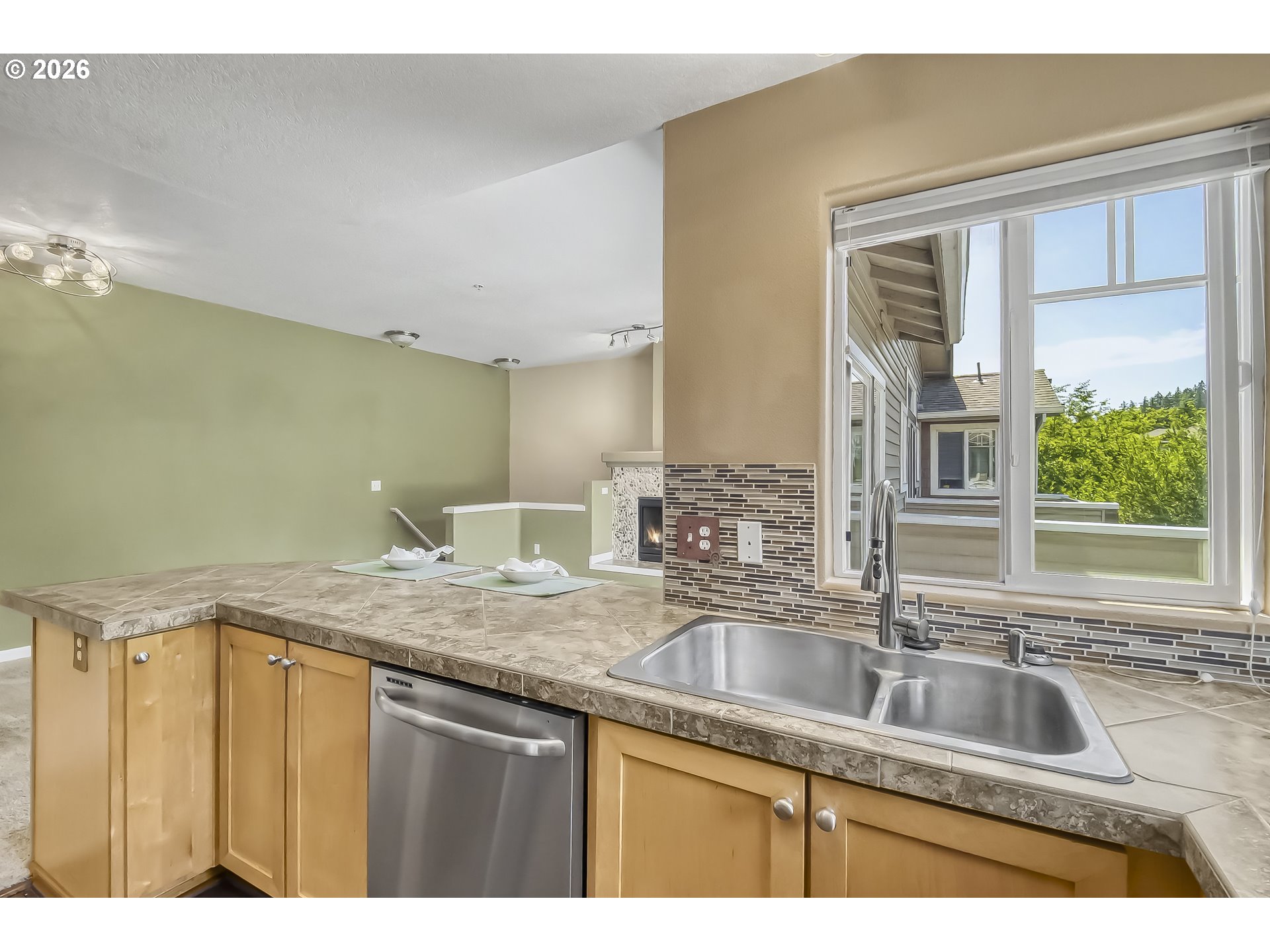 Photo #7: 258300327 Listing: Photo #7