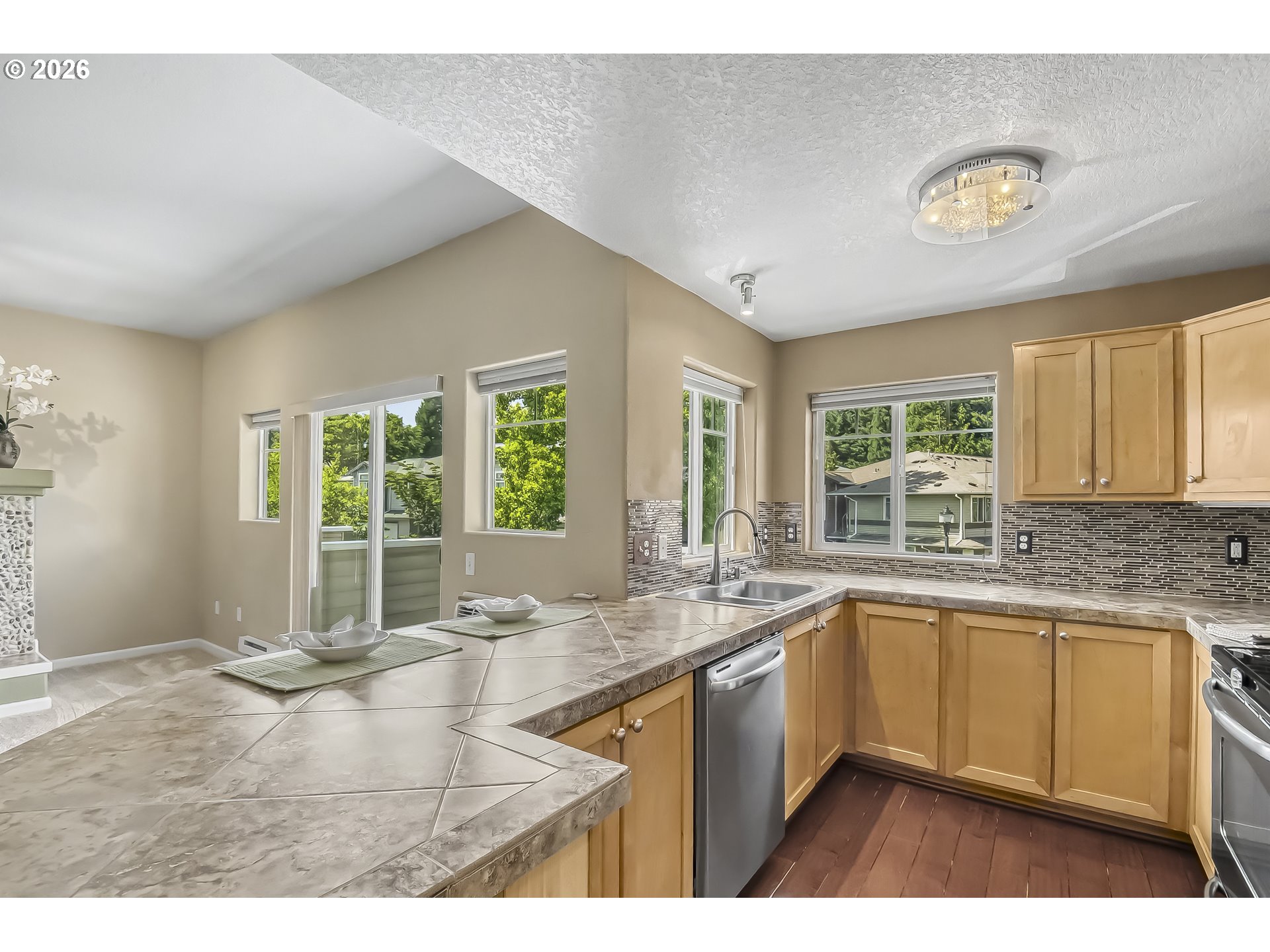 Photo #5: 258300327 Listing: Photo #5