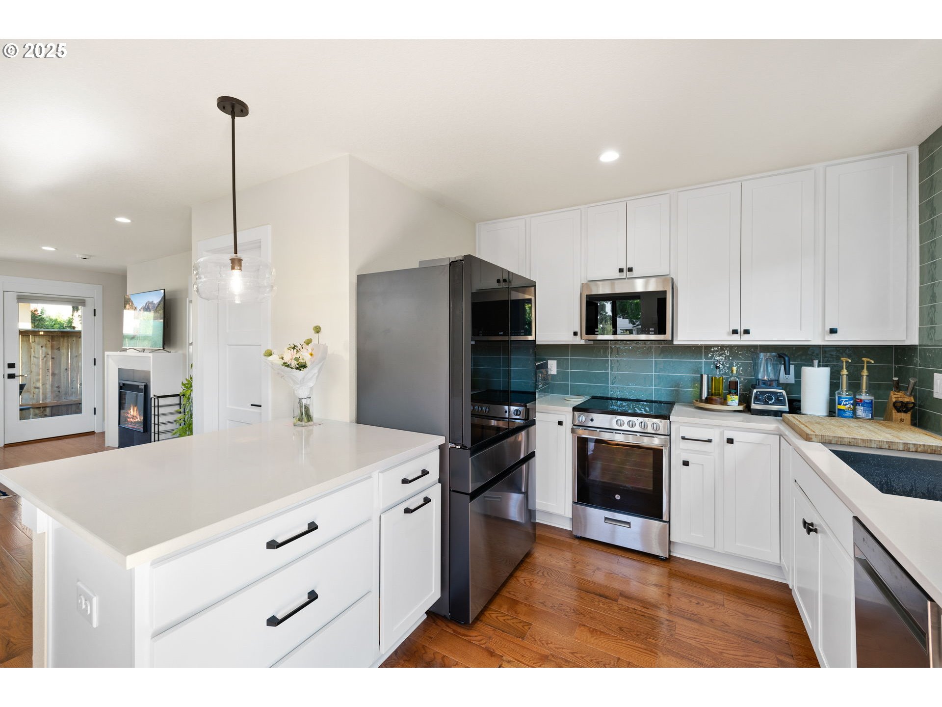 Photo #5: 258412532 Listing 