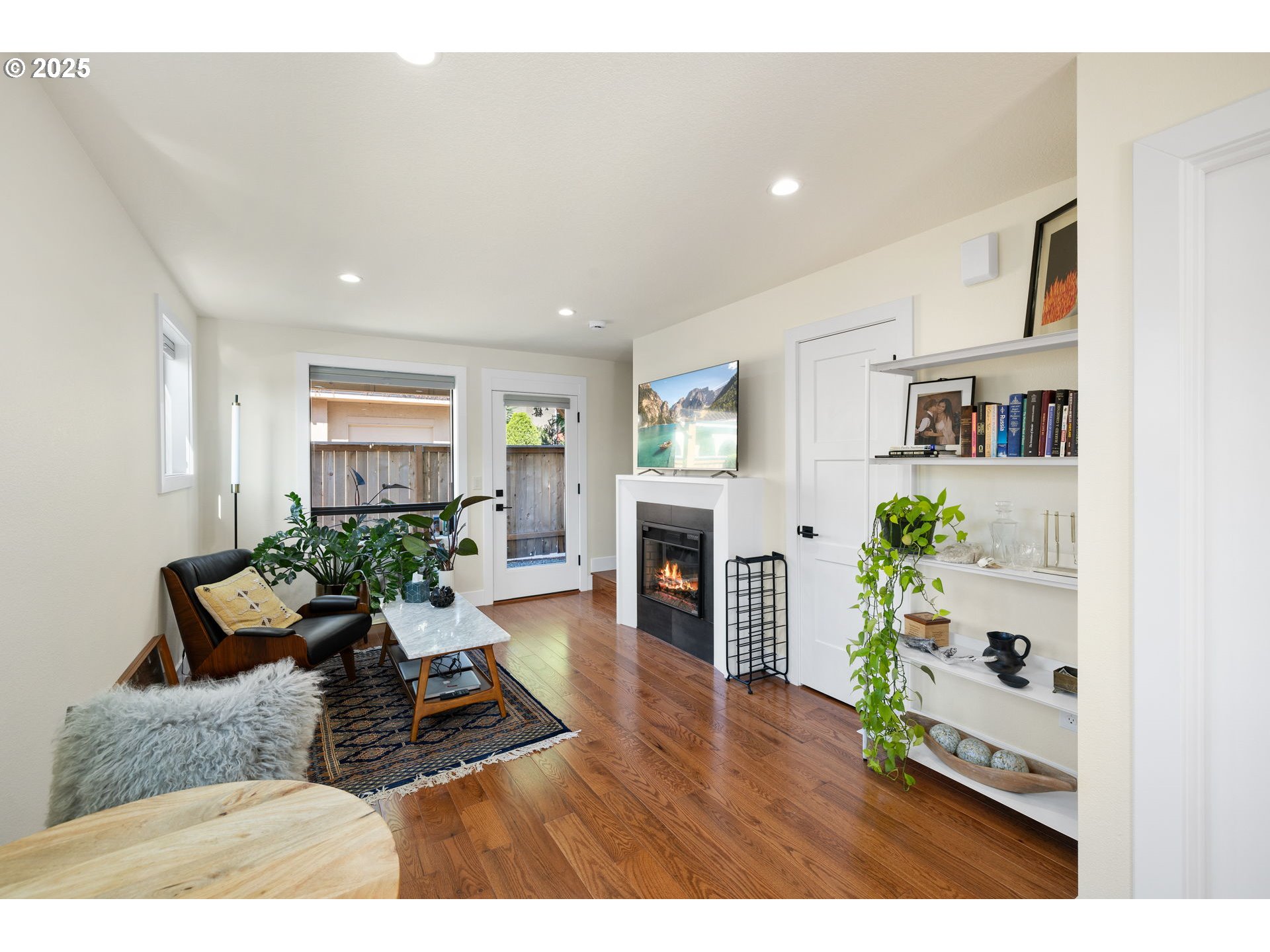 Photo #6: 258412532 Listing 