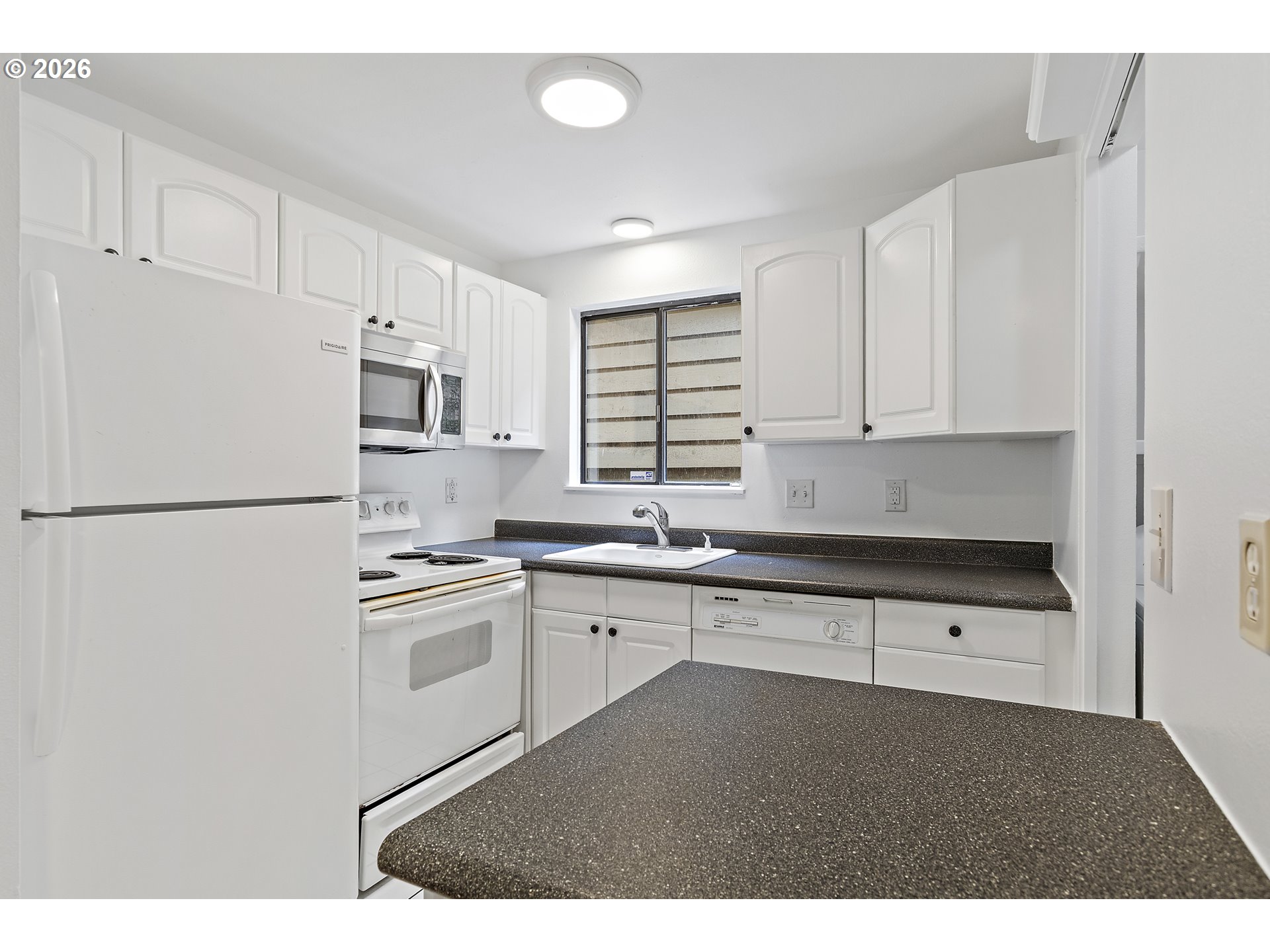 Photo #2: 259454271 Listing: Photo #2