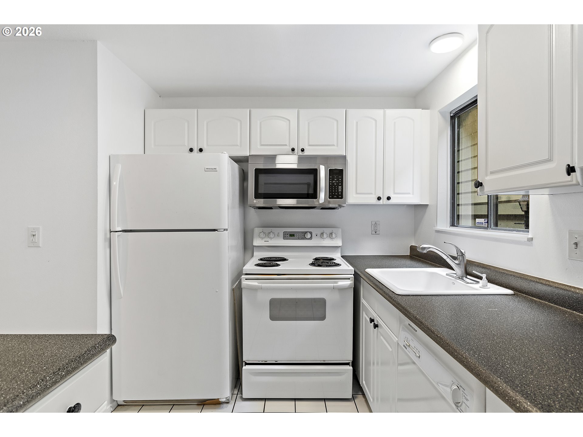 Photo #4: 259454271 Listing: Photo #4