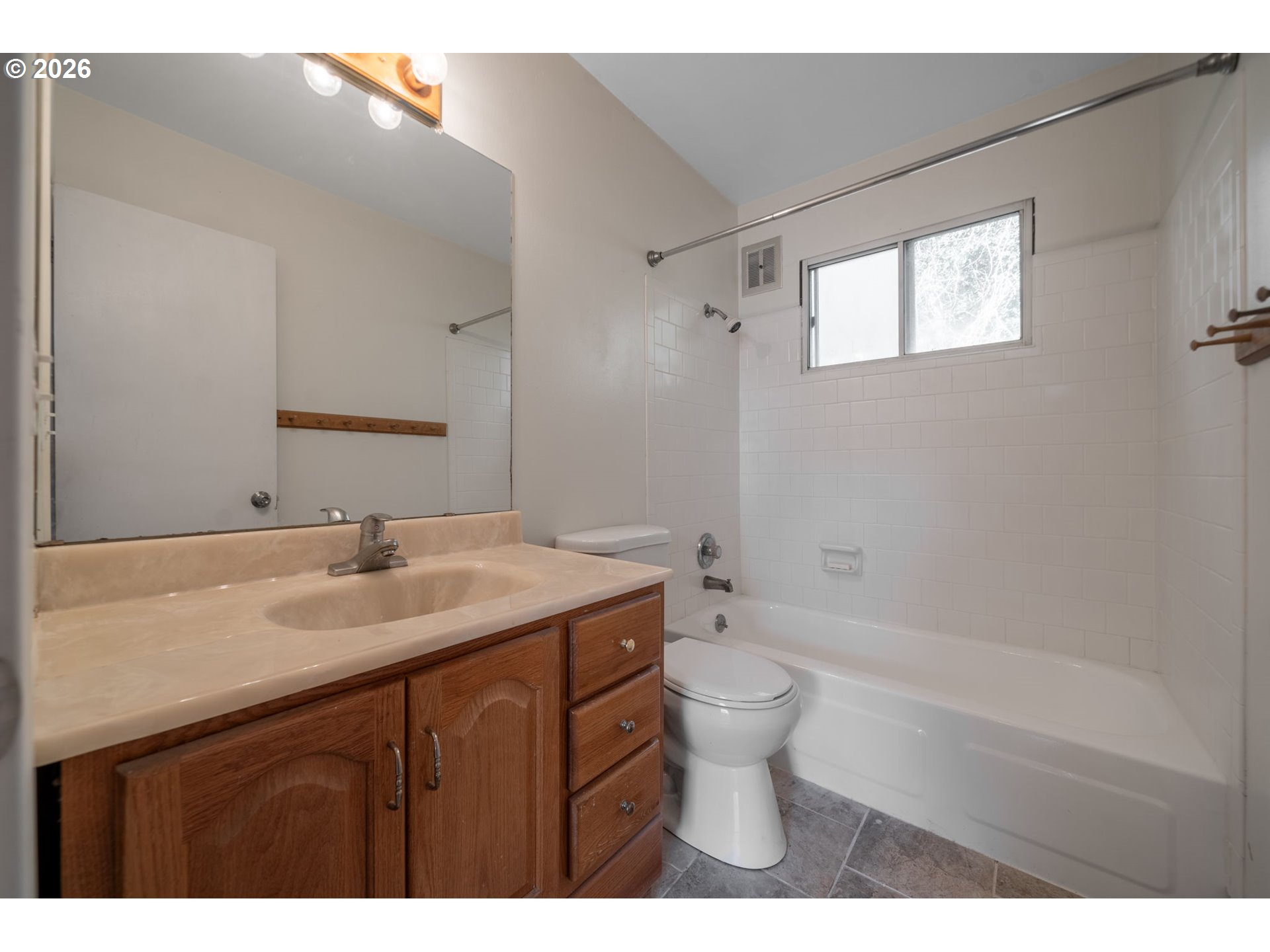 Photo #9: 260794061 Listing: Photo #9