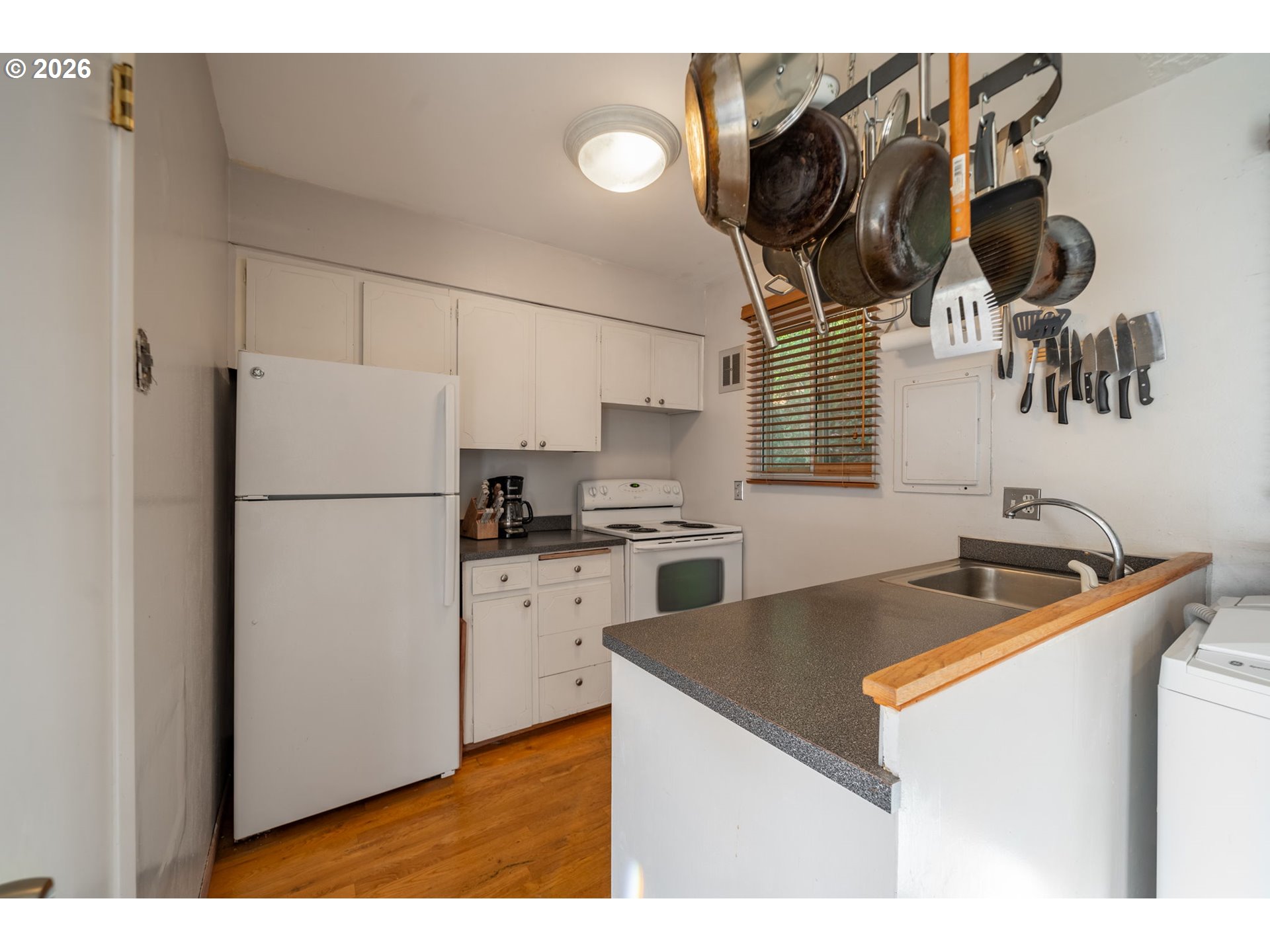 Photo #4: 260794061 Listing: Photo #4