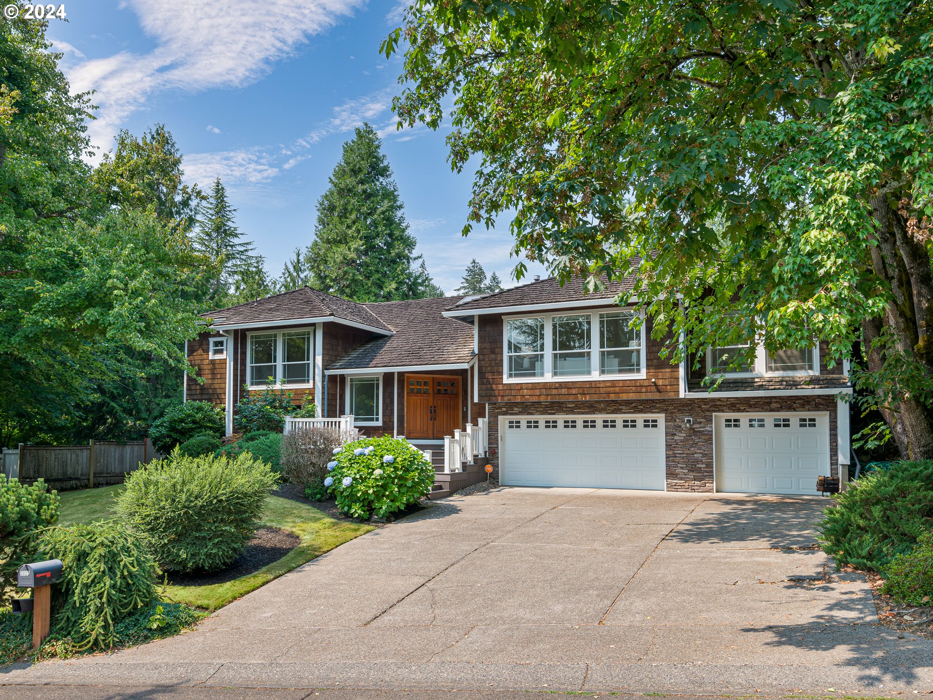 Photo of 3037 TOLKIEN LN Lake Oswego OR 97034