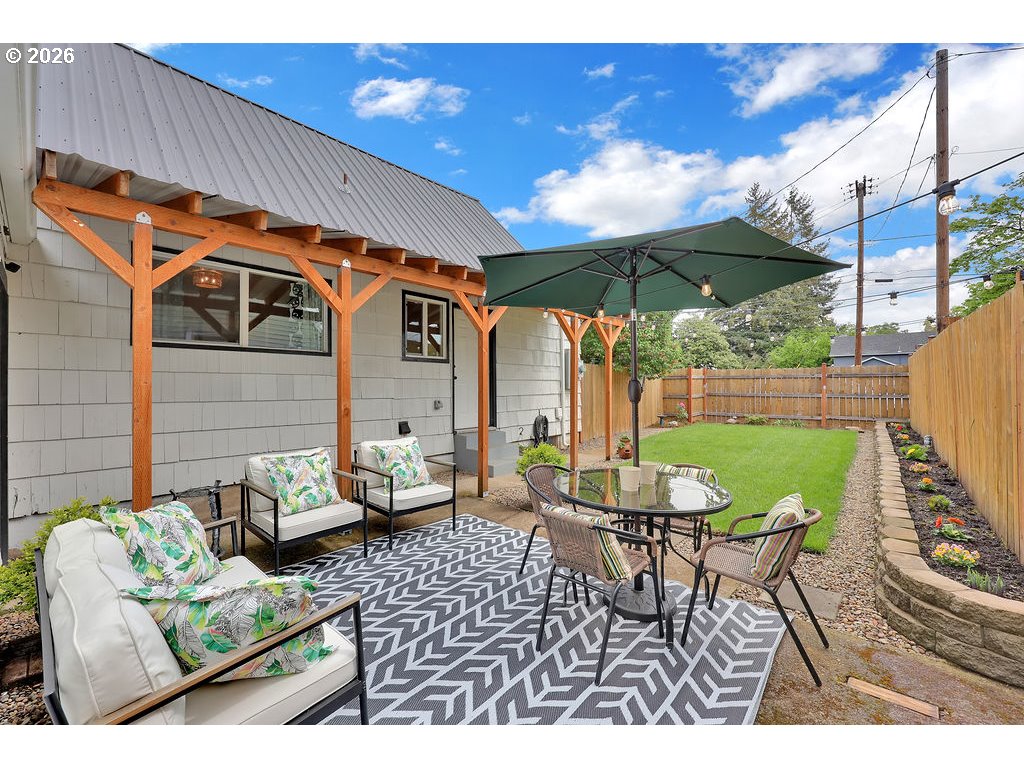 2210 ROOSEVELT BLVD, Eugene, OR, 97402