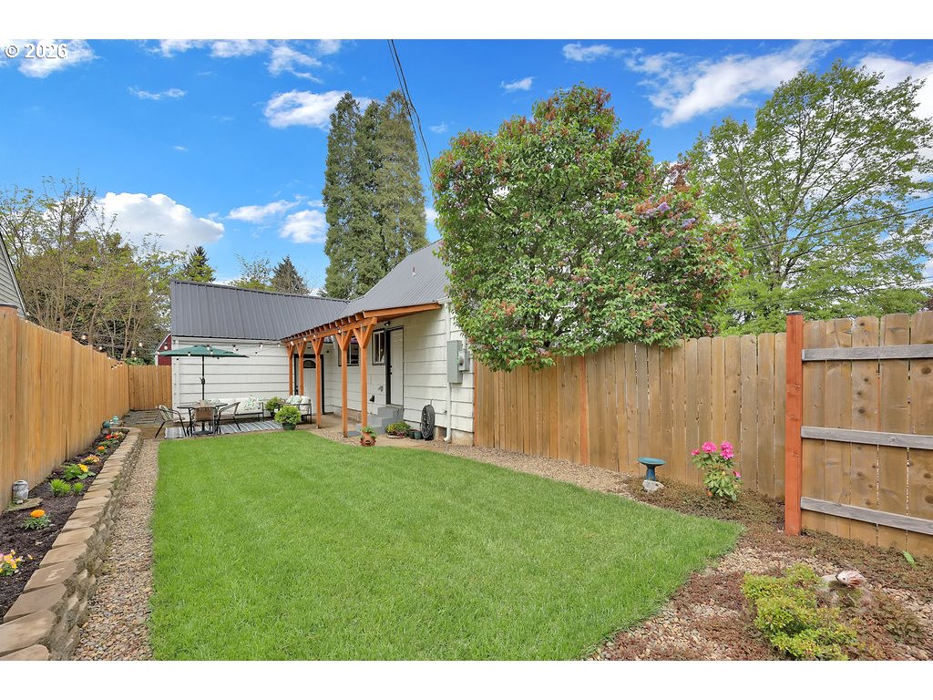 2210 ROOSEVELT BLVD, Eugene, OR, 97402