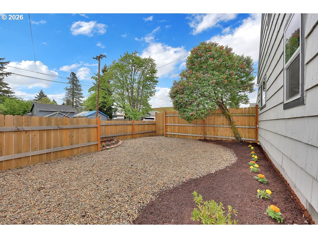 2210 ROOSEVELT BLVD, Eugene, OR, 97402