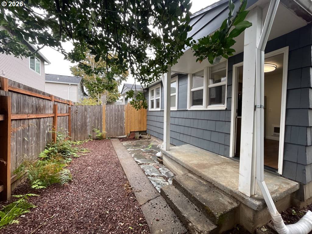 5821 SE KNAPP ST, Portland, OR, 97206