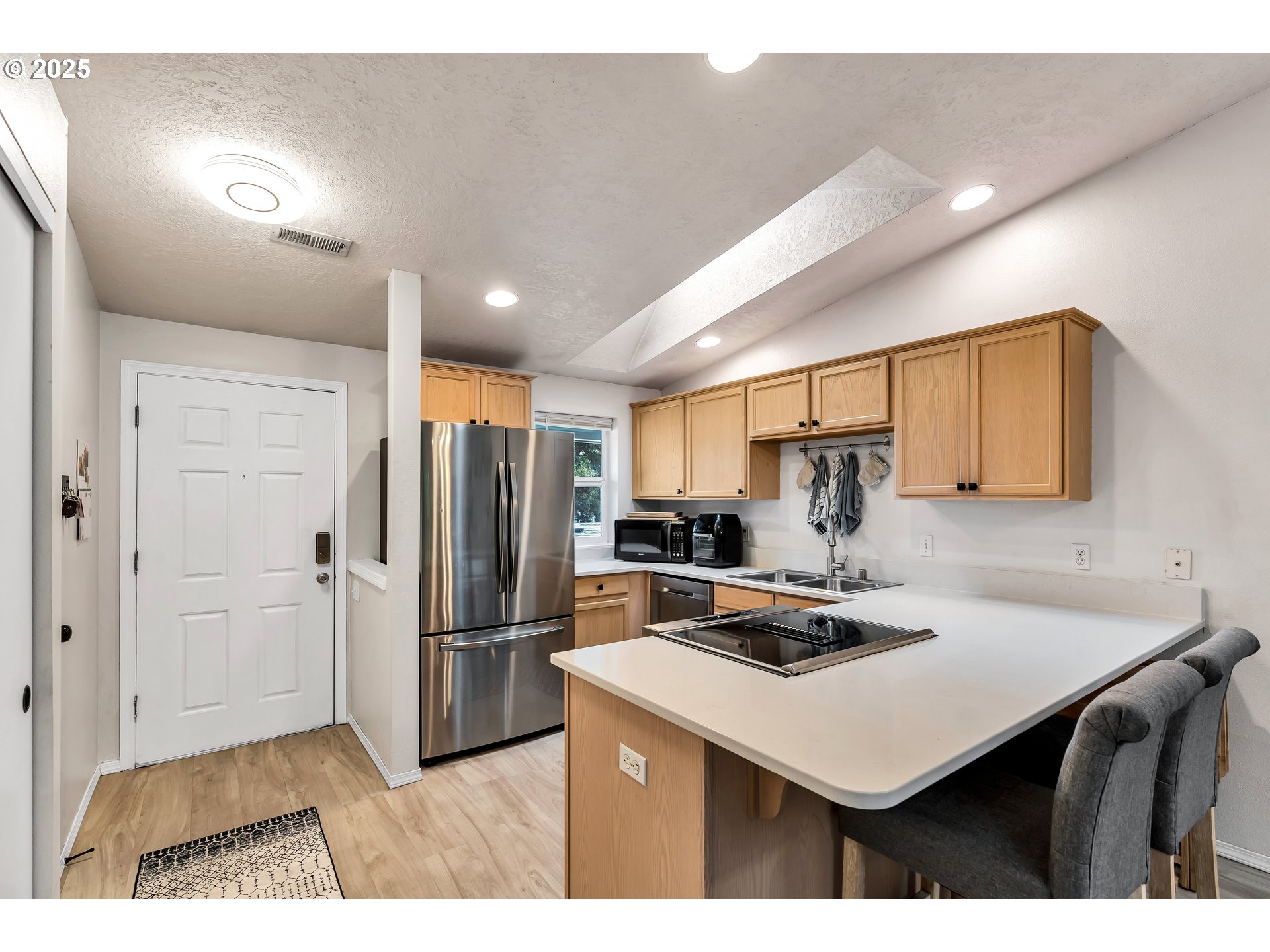 Photo #6: 262759685 Listing 