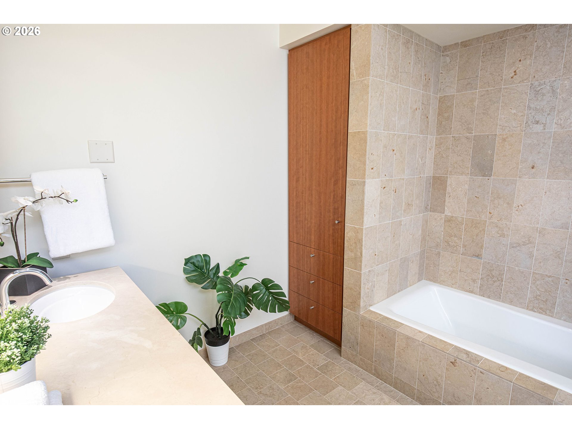 841 S GAINES ST UNIT 2012, Portland, OR, 97239