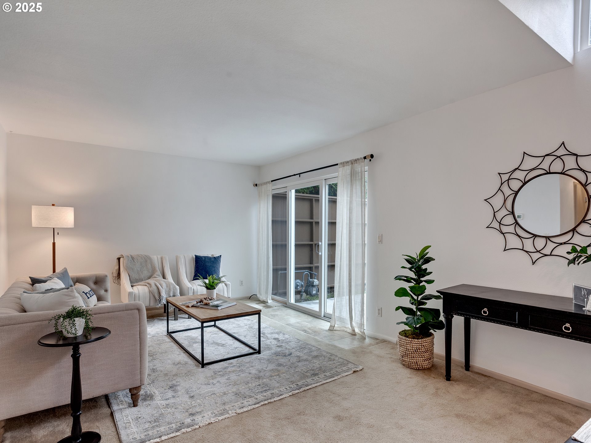 Photo #3: 267599640 Listing: Photo #3