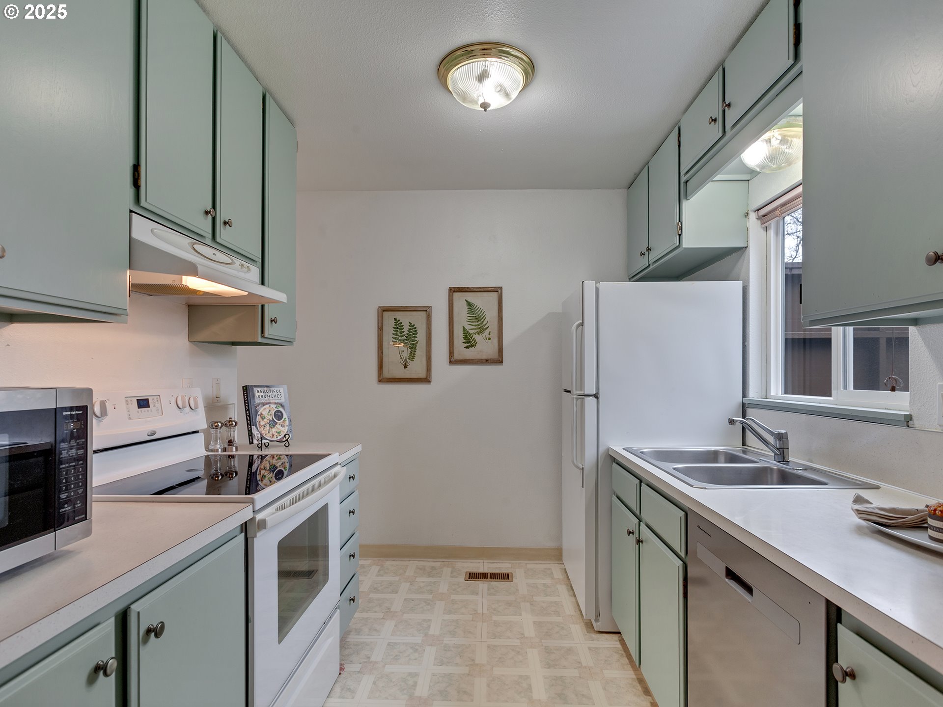 Photo #10: 267599640 Listing: Photo #10