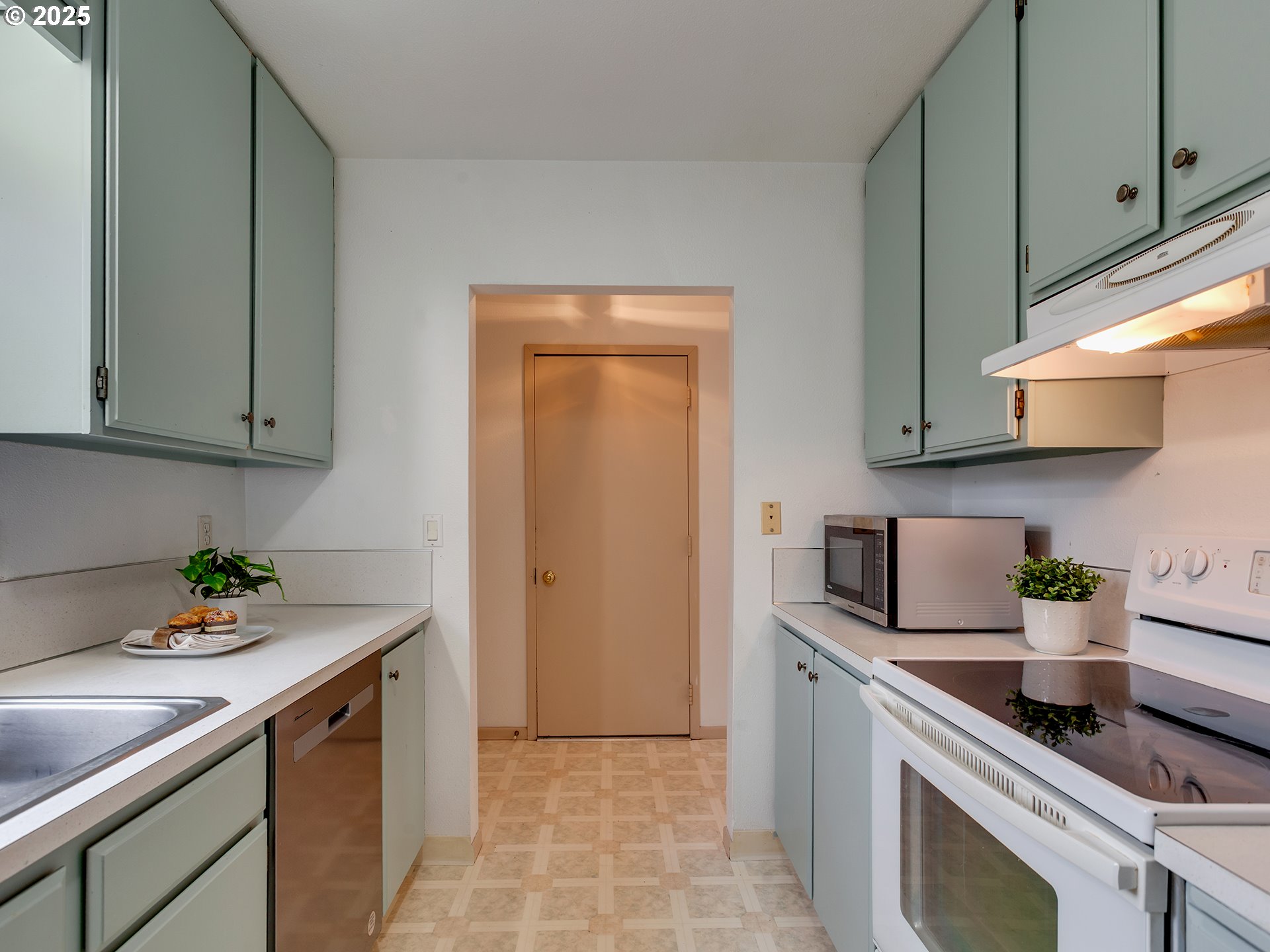 Photo #14: 267599640 Listing: Photo #14