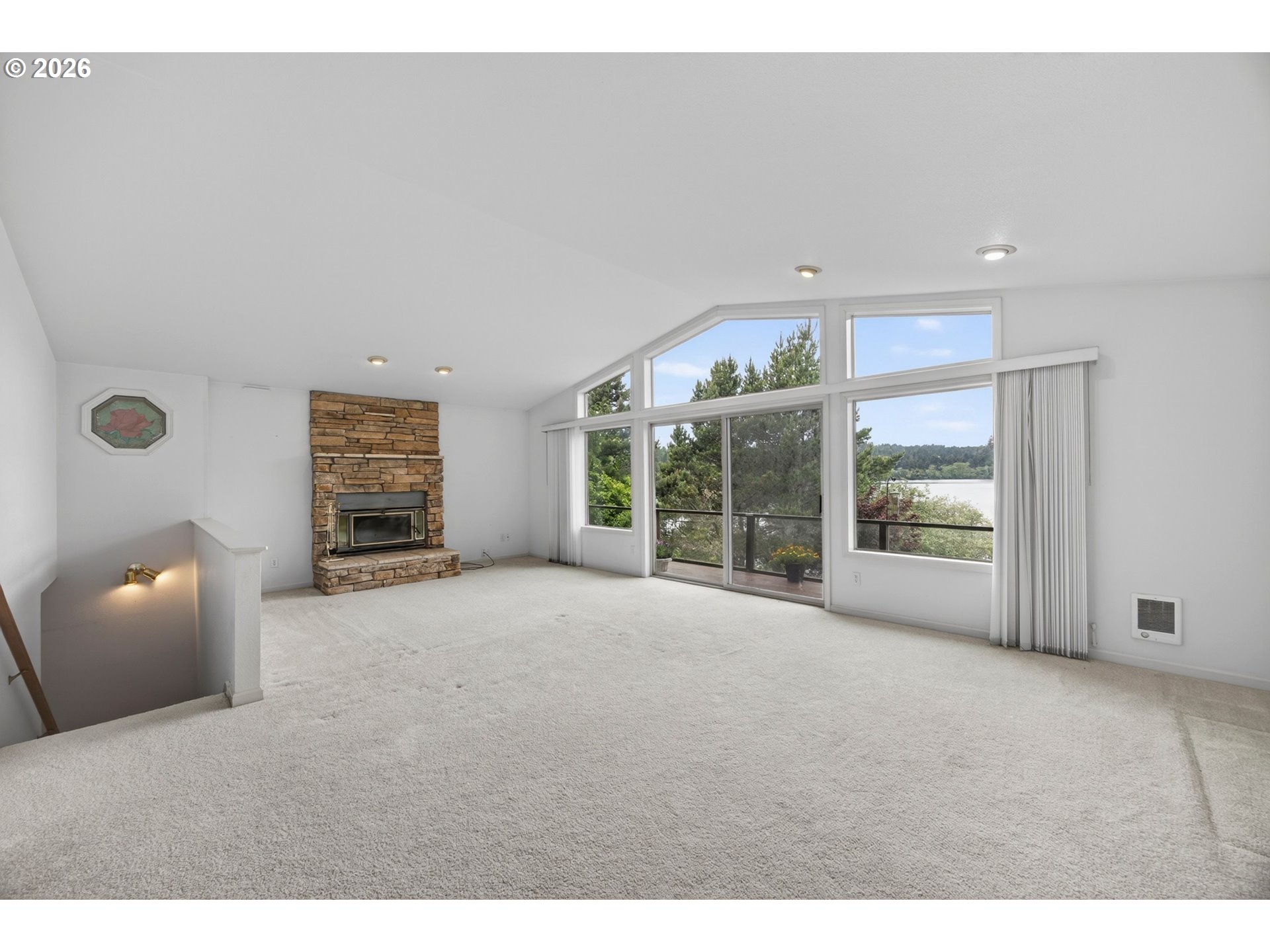 5577 S SHORE DR, Florence, OR, 97439