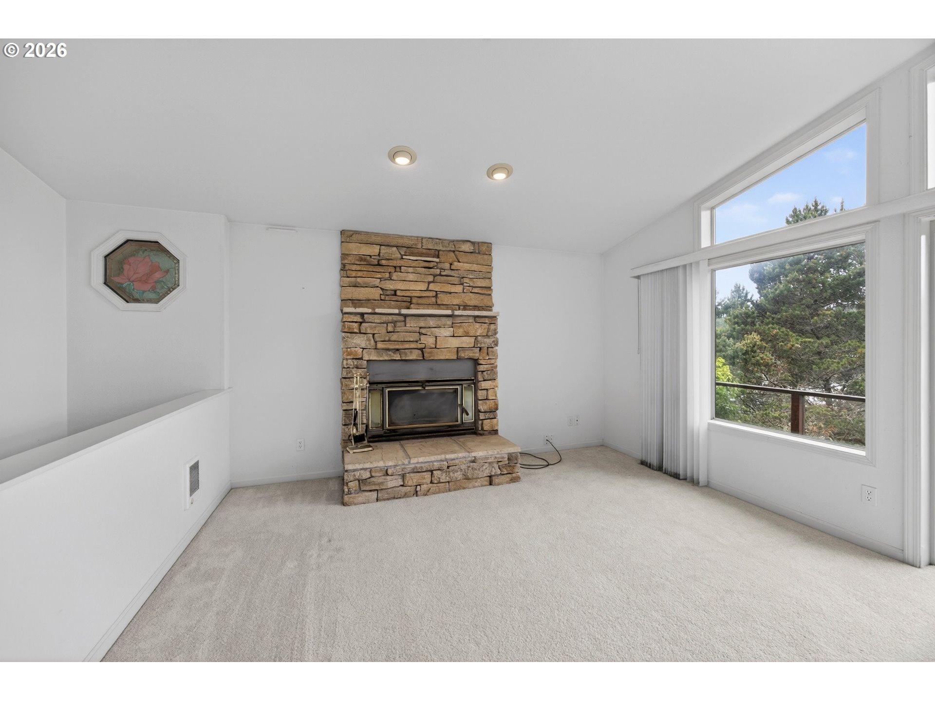 5577 S SHORE DR, Florence, OR, 97439