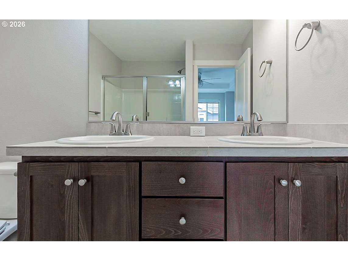 Photo #12: 270980342 Listing: Photo #12