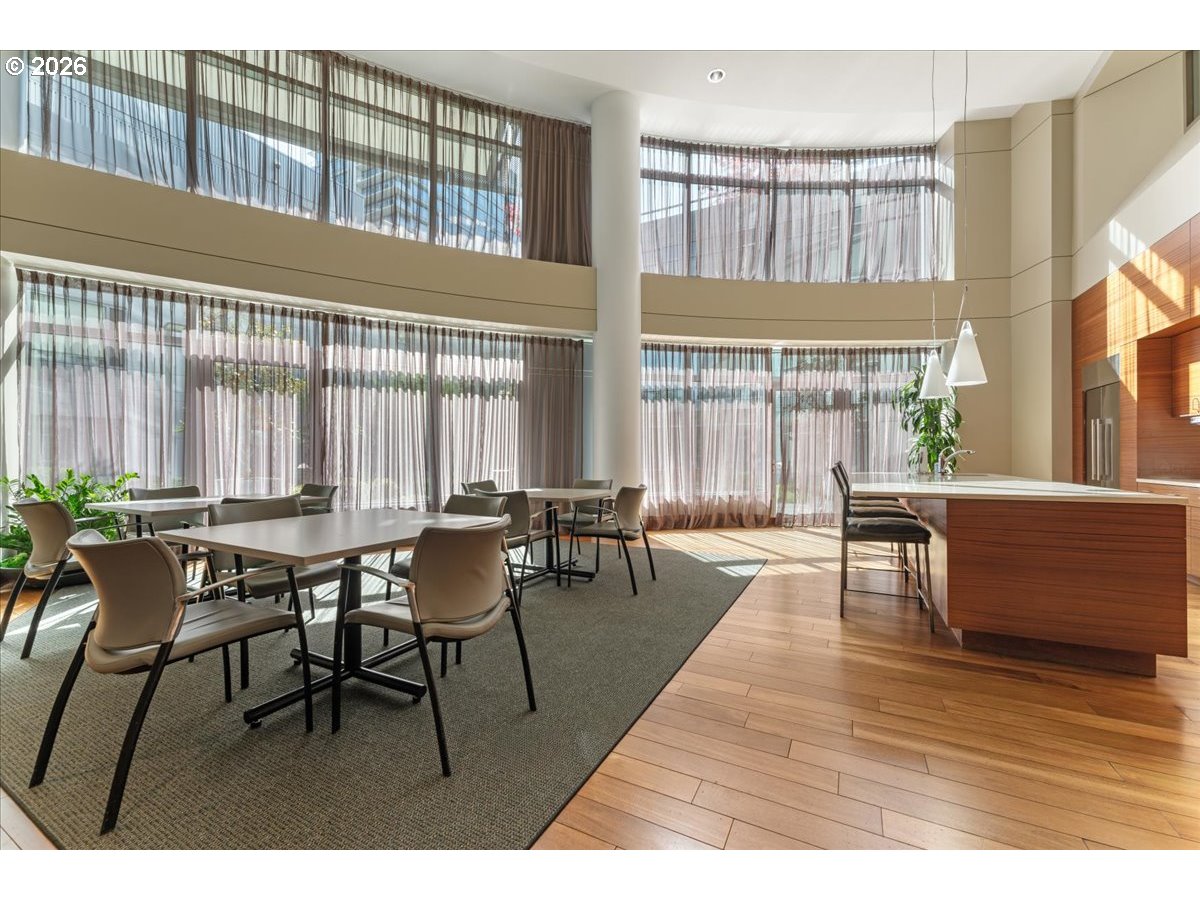 3601 S RIVER PKWY UNIT 812, Portland, OR, 97239