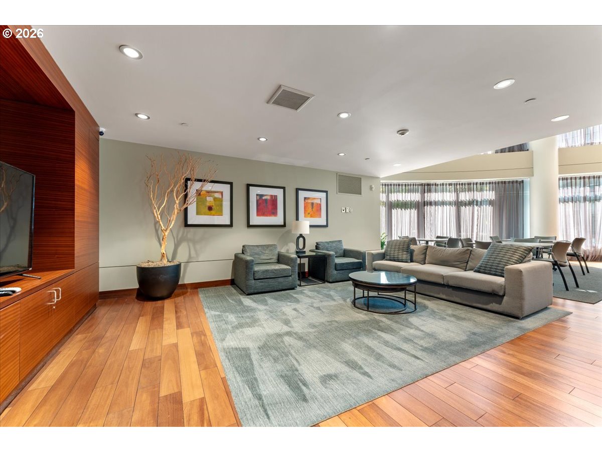 3601 S RIVER PKWY UNIT 812, Portland, OR, 97239