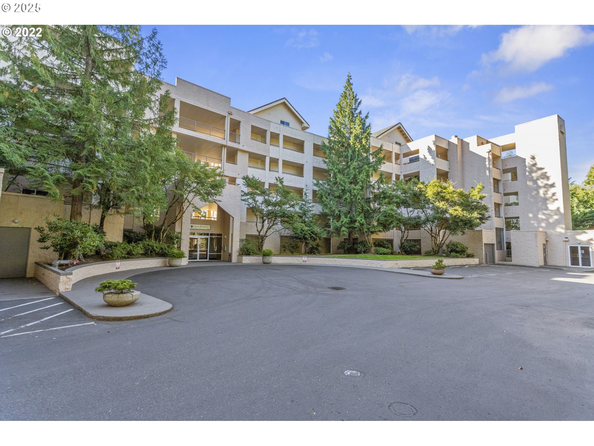 Browse active condo listings in THE QUINTET