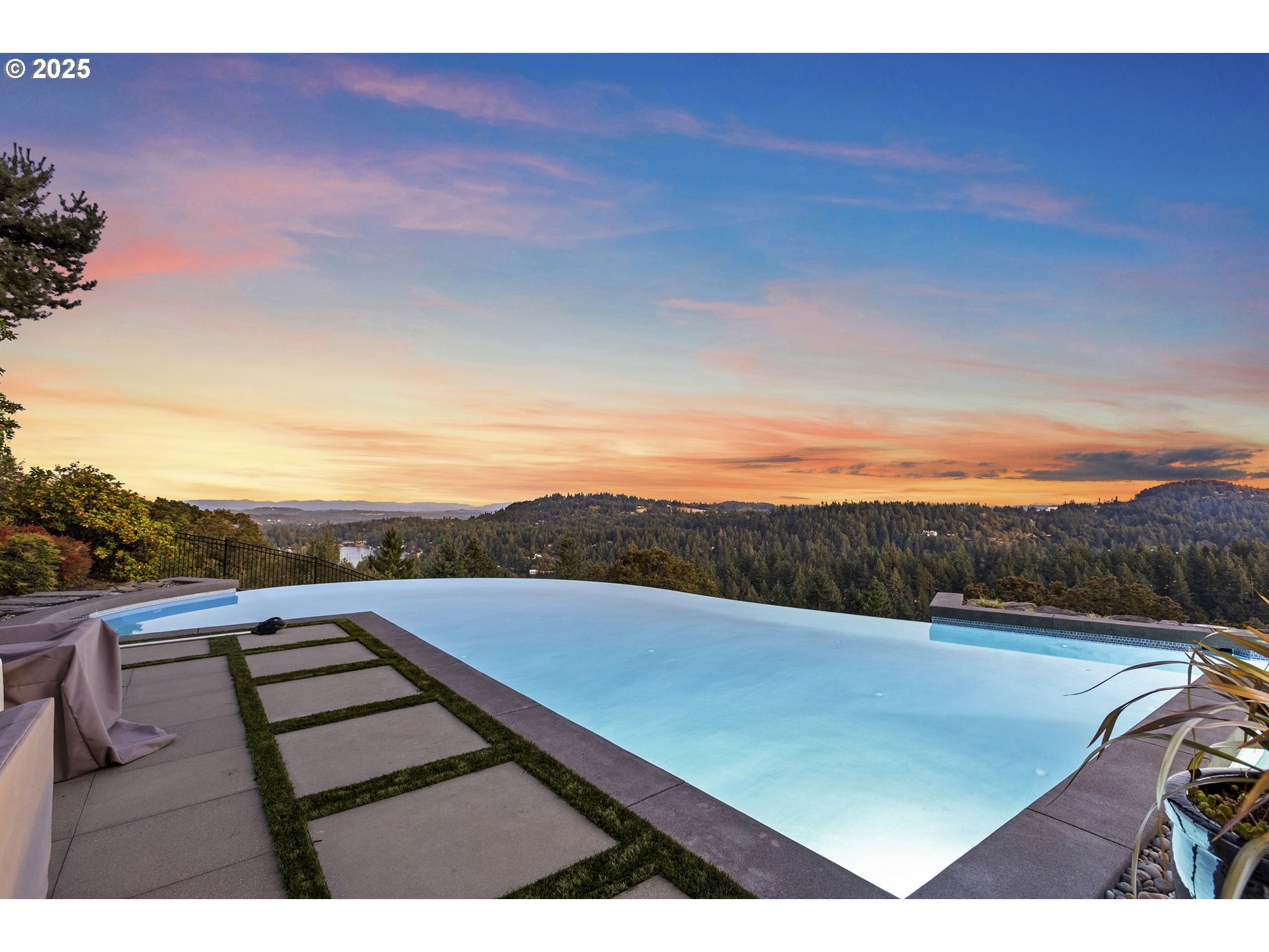 2088 CREST DR, Lake Oswego, OR, 97034