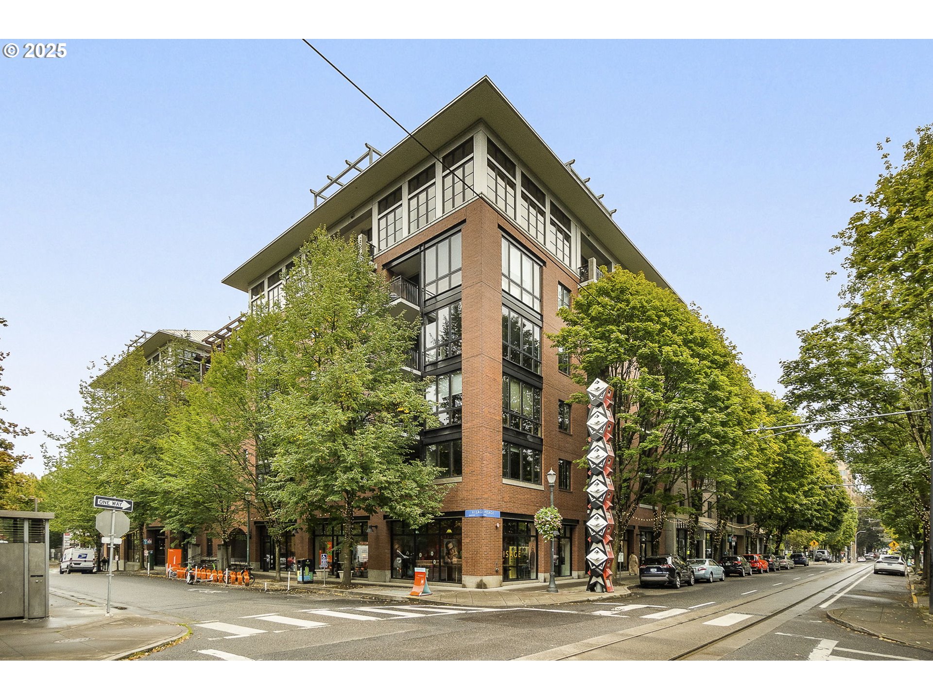 Photo #3: 275878504 Listing 