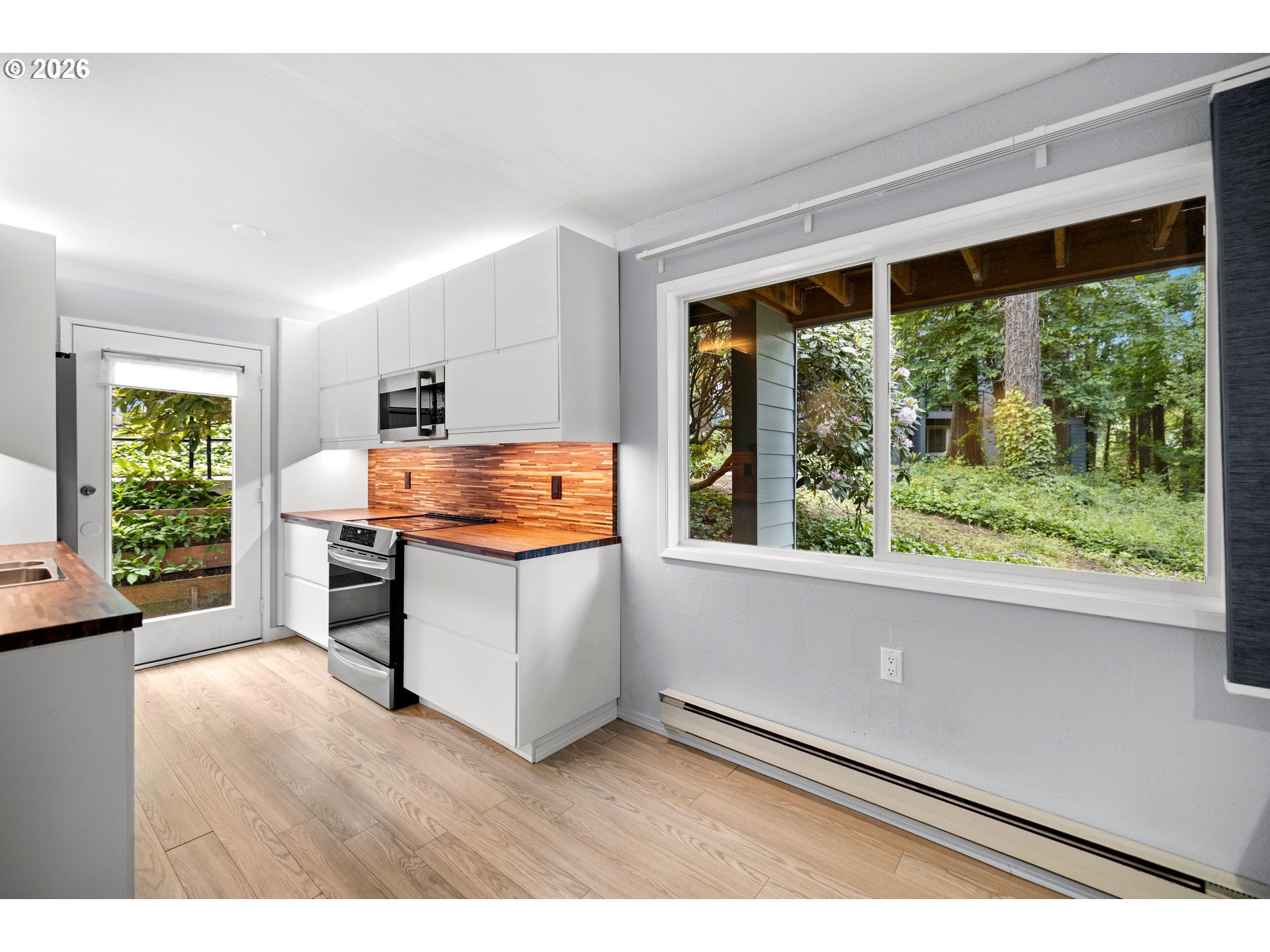 Photo #2: 276443597 Listing: Photo #2